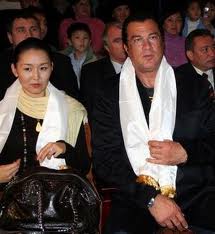 Стивен Сигал-ын эхнэр Б.Эрдэнэтуяа Сэвжидийн Сүхбаатрын унаган шавь